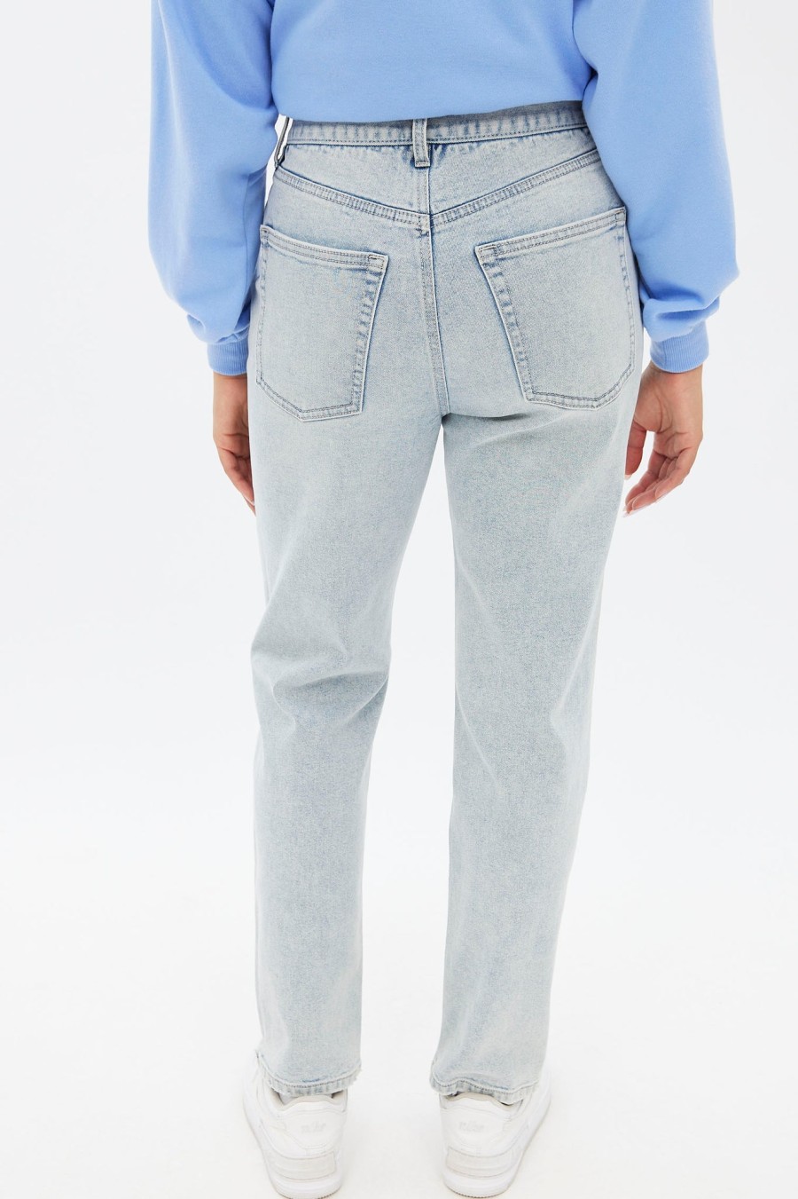 Aux Femmes Notes bleues | Jean Mom A Jambe Droite Et Taille Tres Haute Bleu Denim Clair